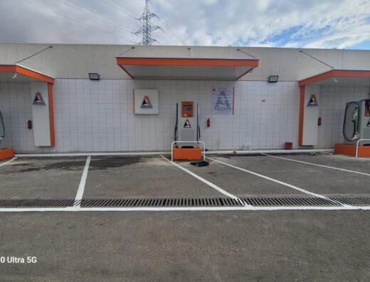 ( توتال الاسراء) أمبير لشحن السيارات الكهربائية طريق المطار – Ampere Electric Vehicle Charging Stations (Airport Road)