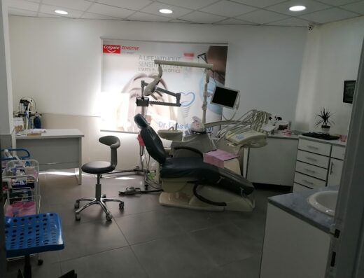عيادات الدكتور فراس الشيخ لعلاج وتجميل وزراعة الأسنان