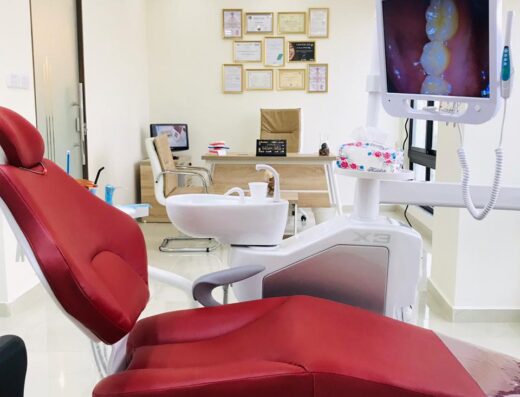 د. بنان الحوامدة – أخصائية جراحة وأمراض اللثة وتجميل وزراعة الأسنان | Dr. Banan Al Hawamdeh – Aesthetic & Implant Dentistry