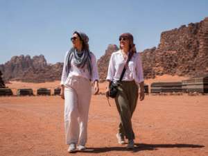 what do female tourists wear in Wadi rum